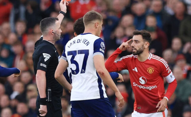 Referee Kavanagh disqualified Bruno Fernandes - Photo: Rex